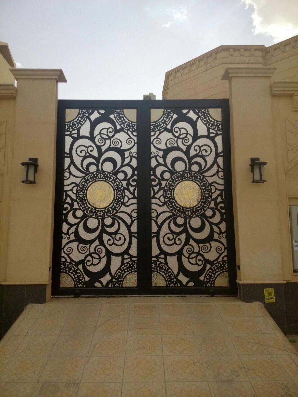 ورشة تفصيل ابواب بالرياض ابواب خشب ابواب حديد ابواب المنيوم تفصيل ابواب خارجية ورشة صناع الاتقان لتفصيل جميع انواع الابواب بالرياض تصليح ابواب حديد